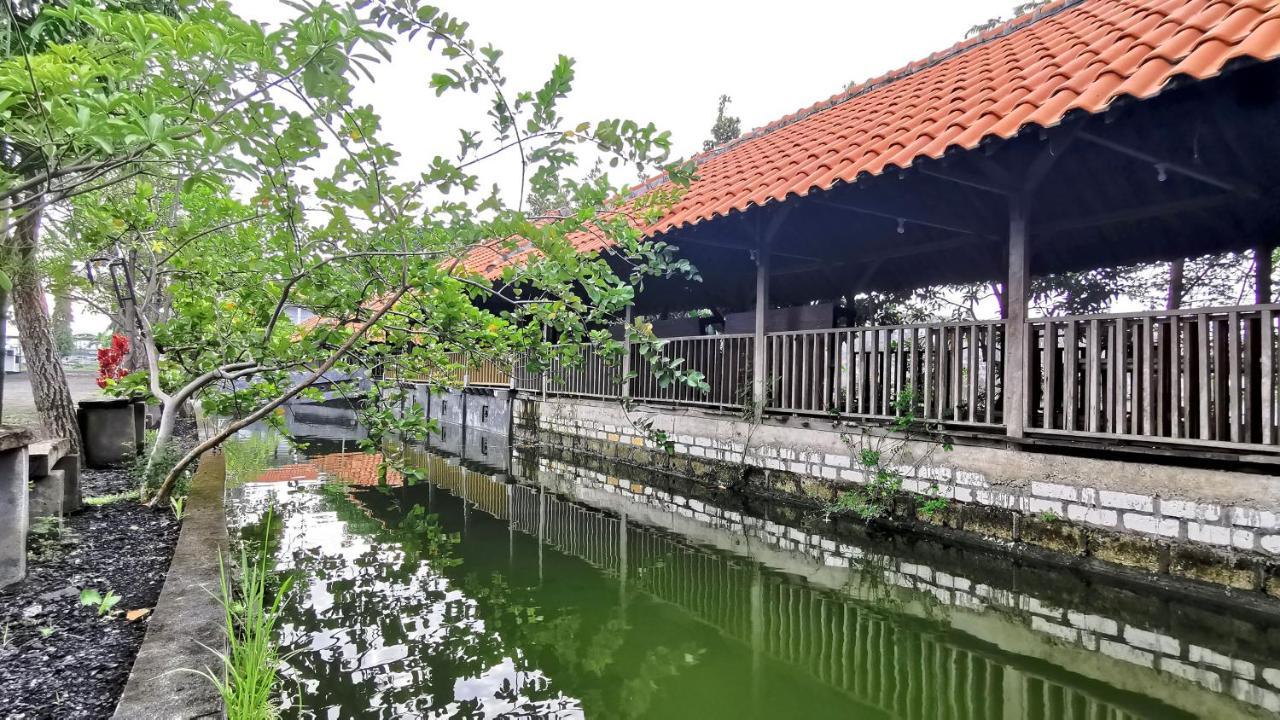 Hotel Aqiilah Syariah Lamongan Exterior photo